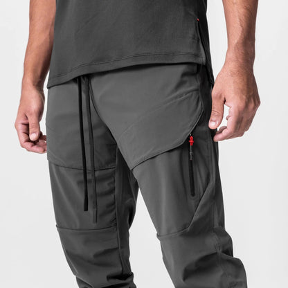 Pantalon de sport noué à la cheville